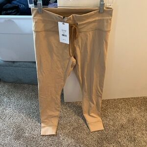 Thrive society nwt large